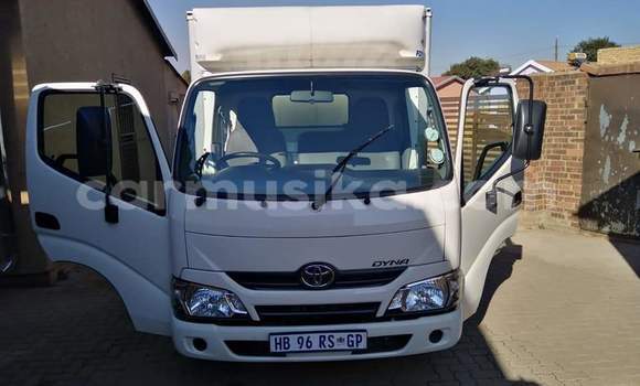 Acheter Occasion Utilitaire Hino 300 Blanc à Beitbridge, Matabeleland South Acheter Occasion Utilitaire Hino 300 Blanc à Beitbridge, Matabeleland South