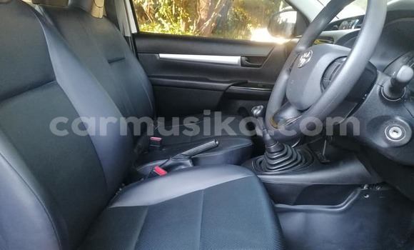 Acheter Occasion Voiture Toyota Hilux Blanc à Beitbridge, Matabeleland South Acheter Occasion Voiture Toyota Hilux Blanc à Beitbridge, Matabeleland South