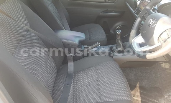 Acheter Occasion Voiture Toyota Hilux Blanc à Beitbridge, Matabeleland South Acheter Occasion Voiture Toyota Hilux Blanc à Beitbridge, Matabeleland South