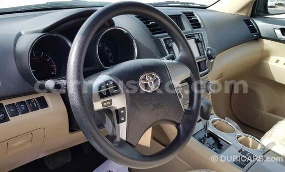 Tenga Imported Toyota Highlander Nhema Mota in Import - Dubai in Harare Tenga Imported Toyota Highlander Nhema Mota in Import - Dubai in Harare