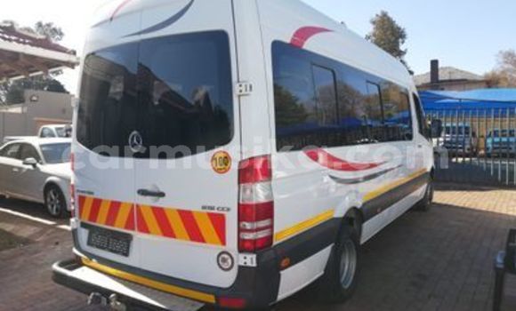 Acheter Occasion Voiture Mercedes Viano Blanc à Beitbridge, Matabeleland South Acheter Occasion Voiture Mercedes Viano Blanc à Beitbridge, Matabeleland South
