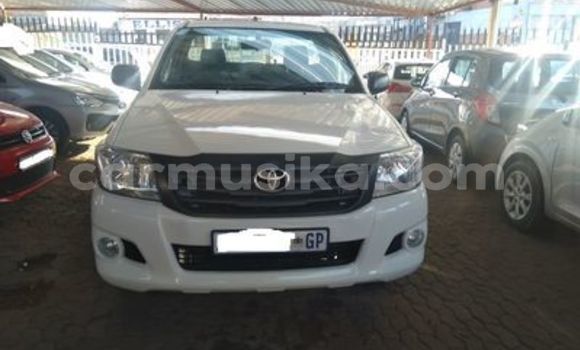 Nunua Ilio tumika Toyota Hilux Nyeupe Gari ndani ya Beitbridge nchini Matabeleland Kusini