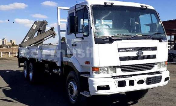 Nunua Ilio tumika Nissan UD Nyeupe Lori ndani ya Beitbridge nchini Matabeleland Kusini