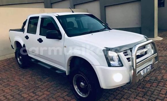 Tenga Tsaru Isuzu KB Chena Mota in Beitbridge in Matabeleland South