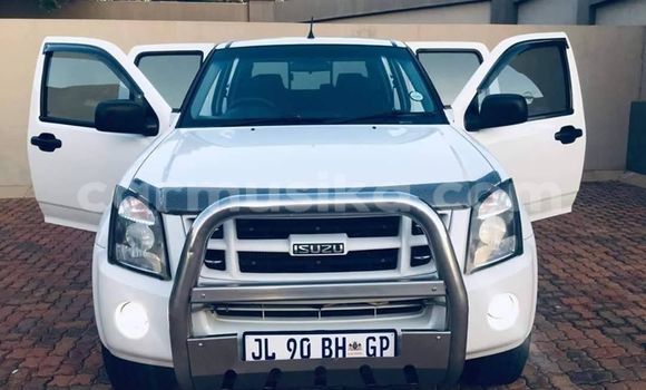 Buy Used Isuzu KB White Car in Beitbridge in Matabeleland South Buy Used Isuzu KB White Car in Beitbridge in Matabeleland South