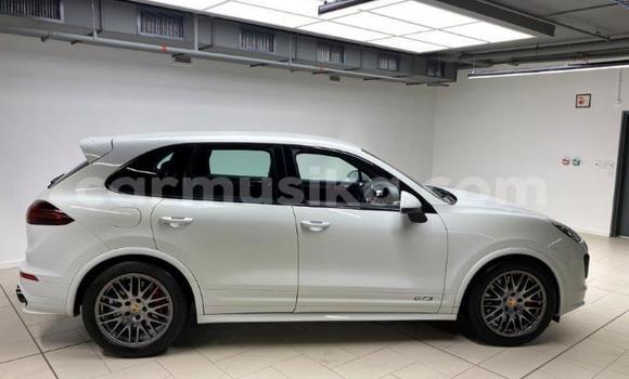 Buy Used Porsche 918 Spyder White Car in Beitbridge in Matabeleland South