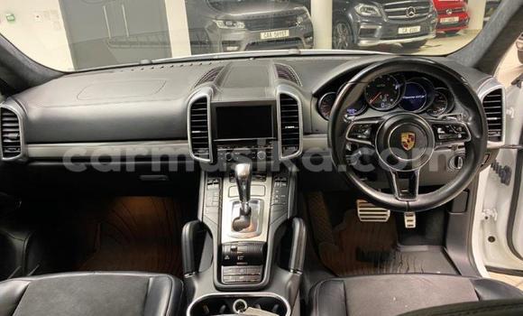 Buy Used Porsche 918 Spyder White Car in Beitbridge in Matabeleland South Buy Used Porsche 918 Spyder White Car in Beitbridge in Matabeleland South