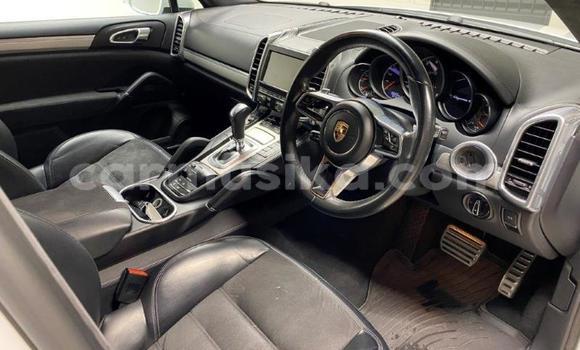 Buy Used Porsche 918 Spyder White Car in Beitbridge in Matabeleland South Buy Used Porsche 918 Spyder White Car in Beitbridge in Matabeleland South