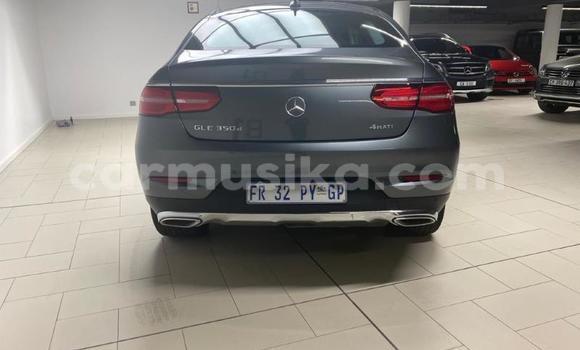 Tenga Tsaru Mercedes‒Benz E-klasse Nhema Mota in Beitbridge in Matabeleland South Tenga Tsaru Mercedes‒Benz E-klasse Nhema Mota in Beitbridge in Matabeleland South