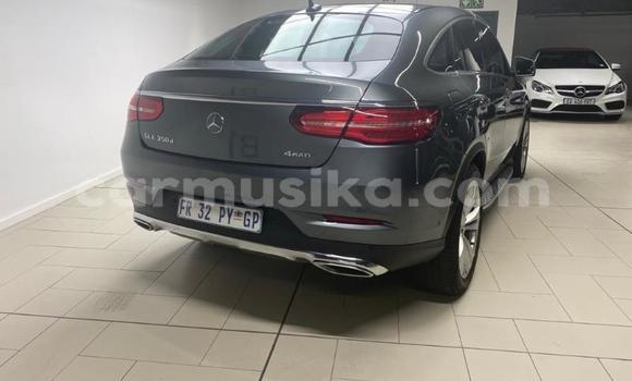 Tenga Tsaru Mercedes‒Benz E-klasse Nhema Mota in Beitbridge in Matabeleland South Tenga Tsaru Mercedes‒Benz E-klasse Nhema Mota in Beitbridge in Matabeleland South