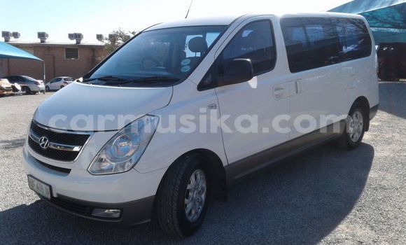 Tenga Tsaru Hyundai H1 Chena Mota in Harare in Harare