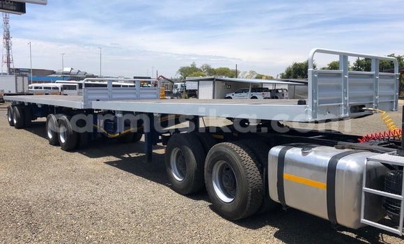 Acheter Occasion Utilitaire Powerstar 2628 Blanc à Beitbridge, Matabeleland South Acheter Occasion Utilitaire Powerstar 2628 Blanc à Beitbridge, Matabeleland South