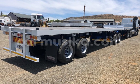 Acheter Occasion Utilitaire Powerstar 2628 Blanc à Beitbridge, Matabeleland South Acheter Occasion Utilitaire Powerstar 2628 Blanc à Beitbridge, Matabeleland South