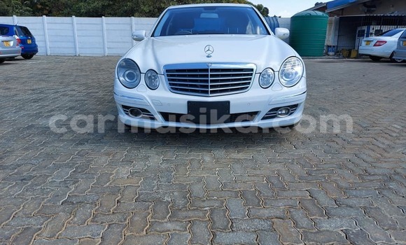 Buy Used Mercedes‒Benz E–Class White Car in Harare in Harare Buy Used Mercedes‒Benz E–Class White Car in Harare in Harare