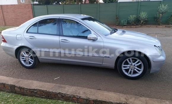 Nunua Ilio tumika Mercedes‒Benz C–Class Fedha Gari ndani ya Harare nchini Harare