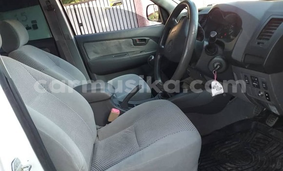 Buy Used Toyota Hilux White Car in Harare in Harare Buy Used Toyota Hilux White Car in Harare in Harare