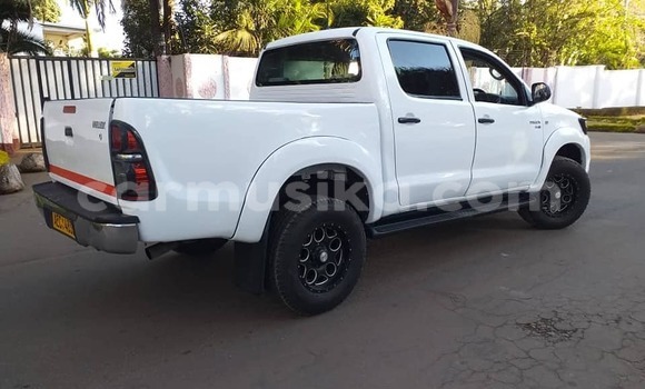 Buy Used Toyota Hilux White Car in Harare in Harare Buy Used Toyota Hilux White Car in Harare in Harare