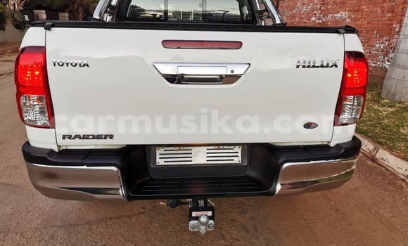 Buy Used Toyota Hilux White Car in Harare in Harare Buy Used Toyota Hilux White Car in Harare in Harare