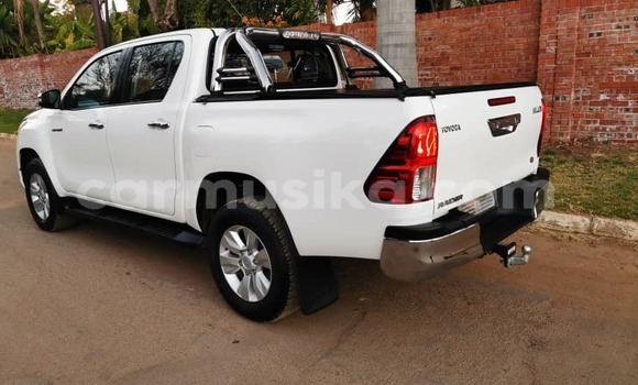 Buy Used Toyota Hilux White Car in Harare in Harare Buy Used Toyota Hilux White Car in Harare in Harare