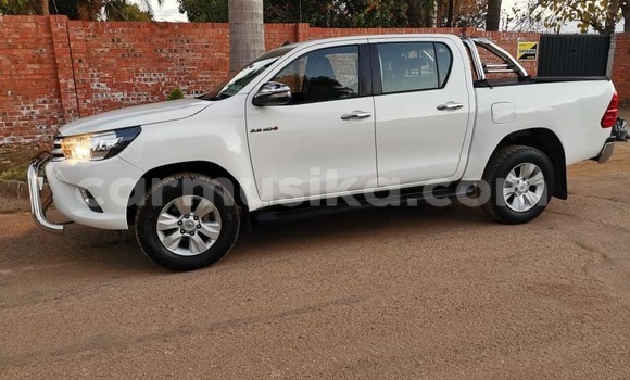 Buy Used Toyota Hilux White Car in Harare in Harare Buy Used Toyota Hilux White Car in Harare in Harare
