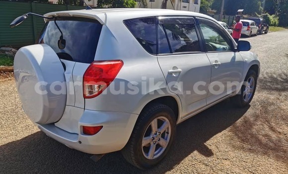 Buy Used Toyota RAV4 White Car in Harare in Harare Buy Used Toyota RAV4 White Car in Harare in Harare
