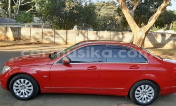 Nunua Ilio tumika Mercedes‒Benz C–Class Nyekundu Gari ndani ya Harare nchini Harare