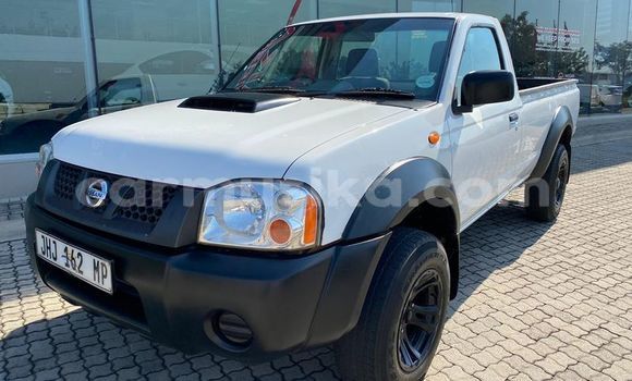 Buy Used Nissan NP 300 White Car in Beitbridge in Matabeleland South Buy Used Nissan NP 300 White Car in Beitbridge in Matabeleland South