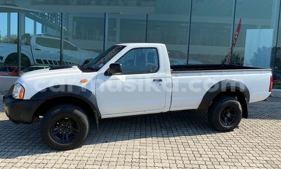 Buy Used Nissan NP 300 White Car in Beitbridge in Matabeleland South Buy Used Nissan NP 300 White Car in Beitbridge in Matabeleland South