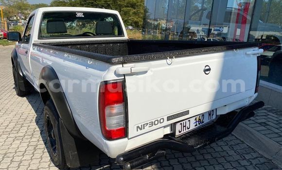 Buy Used Nissan NP 300 White Car in Beitbridge in Matabeleland South Buy Used Nissan NP 300 White Car in Beitbridge in Matabeleland South