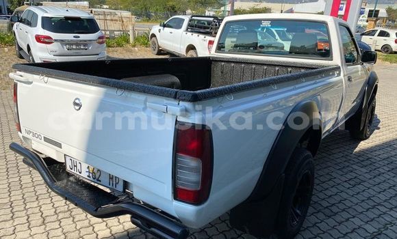 Buy Used Nissan NP 300 White Car in Beitbridge in Matabeleland South Buy Used Nissan NP 300 White Car in Beitbridge in Matabeleland South