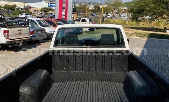 Buy Used Nissan NP 300 White Car in Beitbridge in Matabeleland South Buy Used Nissan NP 300 White Car in Beitbridge in Matabeleland South