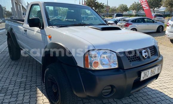 Buy Used Nissan NP 300 White Car in Beitbridge in Matabeleland South Buy Used Nissan NP 300 White Car in Beitbridge in Matabeleland South