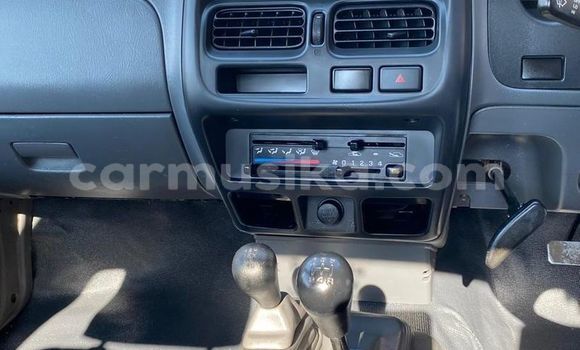 Buy Used Nissan NP 300 White Car in Beitbridge in Matabeleland South Buy Used Nissan NP 300 White Car in Beitbridge in Matabeleland South