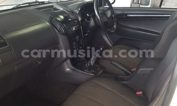 Nunua Ilio tumika Isuzu KB Nyeupe Gari ndani ya Beitbridge nchini Matabeleland Kusini Nunua Ilio tumika Isuzu KB Nyeupe Gari ndani ya Beitbridge nchini Matabeleland Kusini