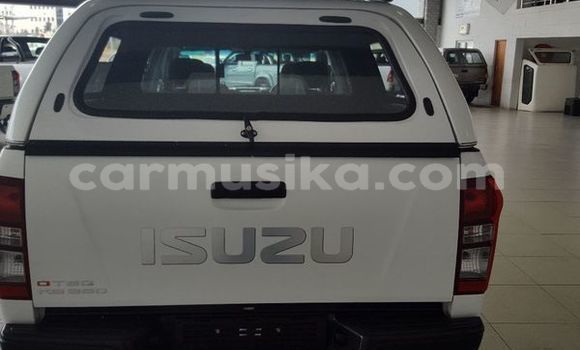 Nunua Ilio tumika Isuzu KB Nyeupe Gari ndani ya Beitbridge nchini Matabeleland Kusini Nunua Ilio tumika Isuzu KB Nyeupe Gari ndani ya Beitbridge nchini Matabeleland Kusini