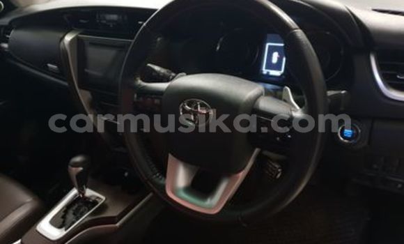 Nunua Ilio tumika Toyota Fortuner Nyeupe Gari ndani ya Beitbridge nchini Matabeleland Kusini Nunua Ilio tumika Toyota Fortuner Nyeupe Gari ndani ya Beitbridge nchini Matabeleland Kusini