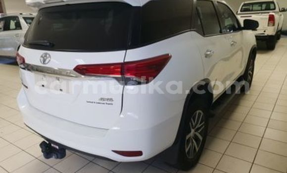 Nunua Ilio tumika Toyota Fortuner Nyeupe Gari ndani ya Beitbridge nchini Matabeleland Kusini Nunua Ilio tumika Toyota Fortuner Nyeupe Gari ndani ya Beitbridge nchini Matabeleland Kusini