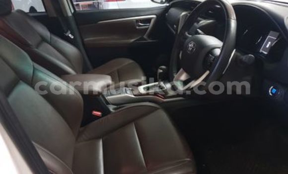 Nunua Ilio tumika Toyota Fortuner Nyeupe Gari ndani ya Beitbridge nchini Matabeleland Kusini Nunua Ilio tumika Toyota Fortuner Nyeupe Gari ndani ya Beitbridge nchini Matabeleland Kusini