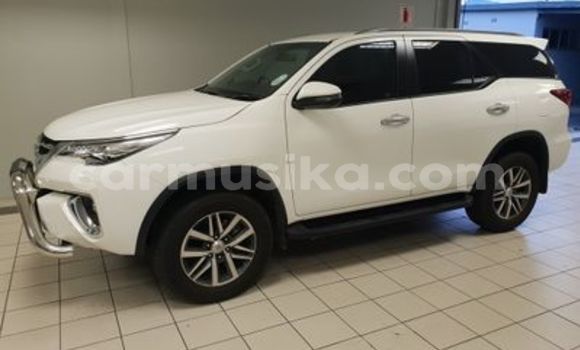 Nunua Ilio tumika Toyota Fortuner Nyeupe Gari ndani ya Beitbridge nchini Matabeleland Kusini Nunua Ilio tumika Toyota Fortuner Nyeupe Gari ndani ya Beitbridge nchini Matabeleland Kusini