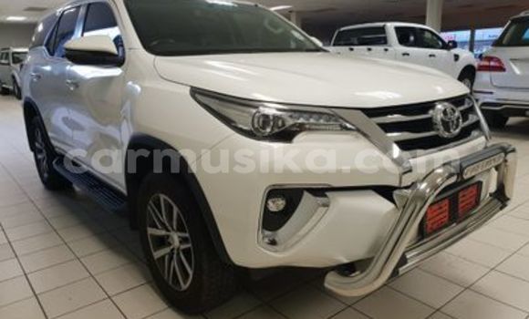 Nunua Ilio tumika Toyota Fortuner Nyeupe Gari ndani ya Beitbridge nchini Matabeleland Kusini Nunua Ilio tumika Toyota Fortuner Nyeupe Gari ndani ya Beitbridge nchini Matabeleland Kusini