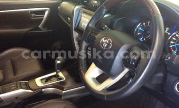 Nunua Ilio tumika Toyota Fortuner Nyeupe Gari ndani ya Beitbridge nchini Matabeleland Kusini Nunua Ilio tumika Toyota Fortuner Nyeupe Gari ndani ya Beitbridge nchini Matabeleland Kusini