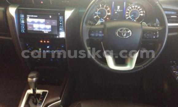 Nunua Ilio tumika Toyota Fortuner Nyeupe Gari ndani ya Beitbridge nchini Matabeleland Kusini Nunua Ilio tumika Toyota Fortuner Nyeupe Gari ndani ya Beitbridge nchini Matabeleland Kusini