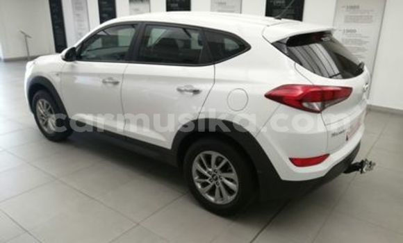 Nunua Ilio tumika Hyundai Tucson Nyeupe Gari ndani ya Beitbridge nchini Matabeleland Kusini Nunua Ilio tumika Hyundai Tucson Nyeupe Gari ndani ya Beitbridge nchini Matabeleland Kusini