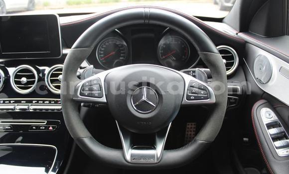 Tenga Tsaru Mercedes‒Benz C–Class Tsvuku Mota in Beitbridge in Matabeleland South Tenga Tsaru Mercedes‒Benz C–Class Tsvuku Mota in Beitbridge in Matabeleland South