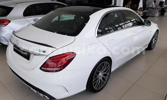 Acheter Occasion Voiture Mercedes‒Benz C–Class Blanc à Beitbridge, Matabeleland South Acheter Occasion Voiture Mercedes‒Benz C–Class Blanc à Beitbridge, Matabeleland South