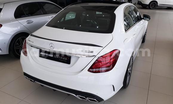 Acheter Occasion Voiture Mercedes‒Benz C–Class Blanc à Beitbridge, Matabeleland South Acheter Occasion Voiture Mercedes‒Benz C–Class Blanc à Beitbridge, Matabeleland South