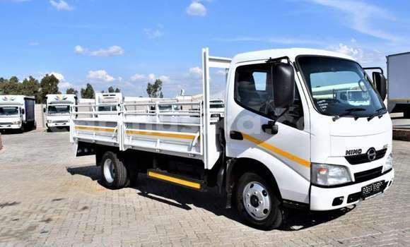 Buy Used Isuzu Elf White Truck in Beitbridge in Matabeleland South