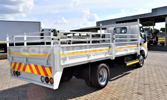 Tenga Tsaru Isuzu Elf Chena Rori in Beitbridge in Matabeleland South Tenga Tsaru Isuzu Elf Chena Rori in Beitbridge in Matabeleland South