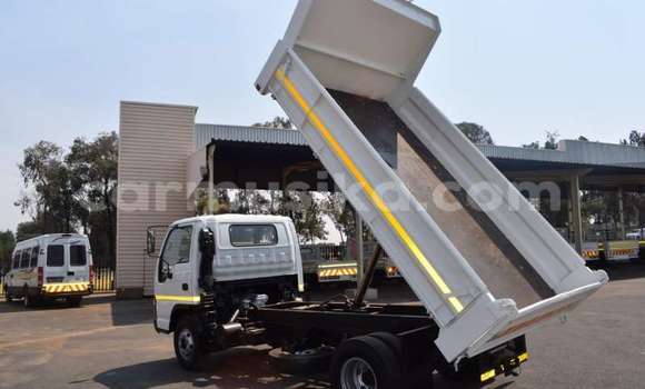 Nunua Ilio tumika Isuzu FTR 850 Nyeupe Lori ndani ya Beitbridge nchini Matabeleland Kusini