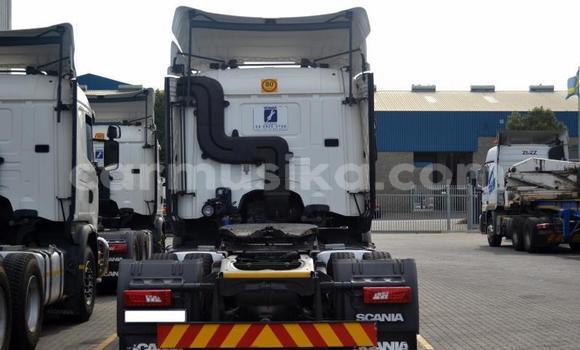 Tenga Tsaru Scania R420 Chena Rori in Beitbridge in Matabeleland South Tenga Tsaru Scania R420 Chena Rori in Beitbridge in Matabeleland South